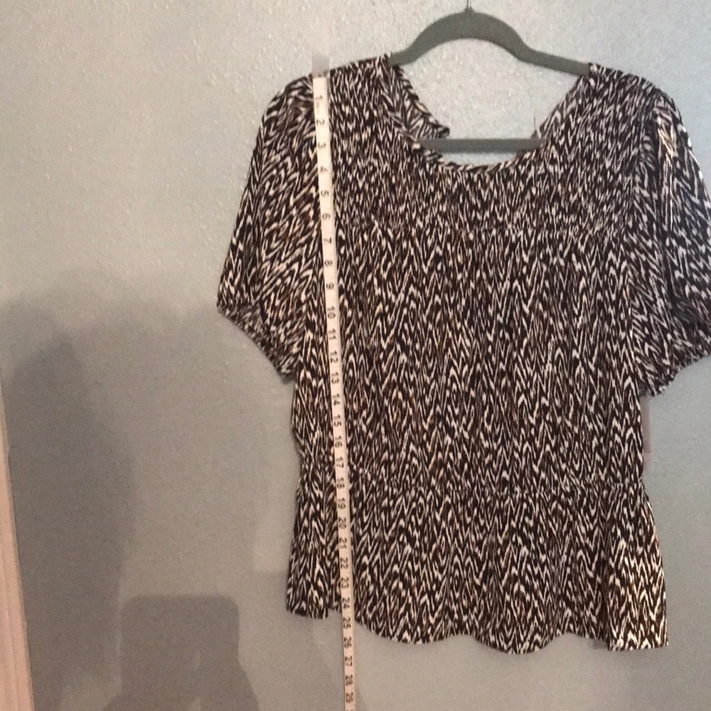 Short sleeve top
